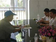 我廠(chǎng)受青島某廠(chǎng)邀請(qǐng)洽談管件內(nèi)部清理噴丸機(jī)采購(gòu)